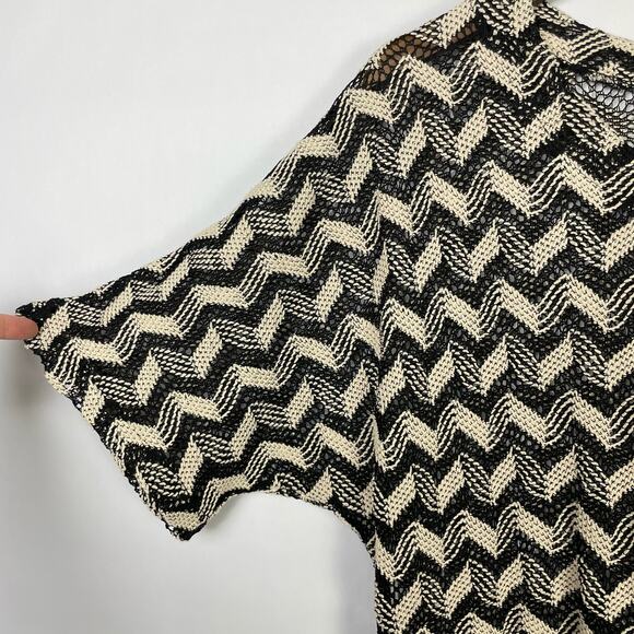 Kaktus | Black & Tan Chevron Pattern Open Knit Crochet Layering Pullover Top - Picture 3 of 6